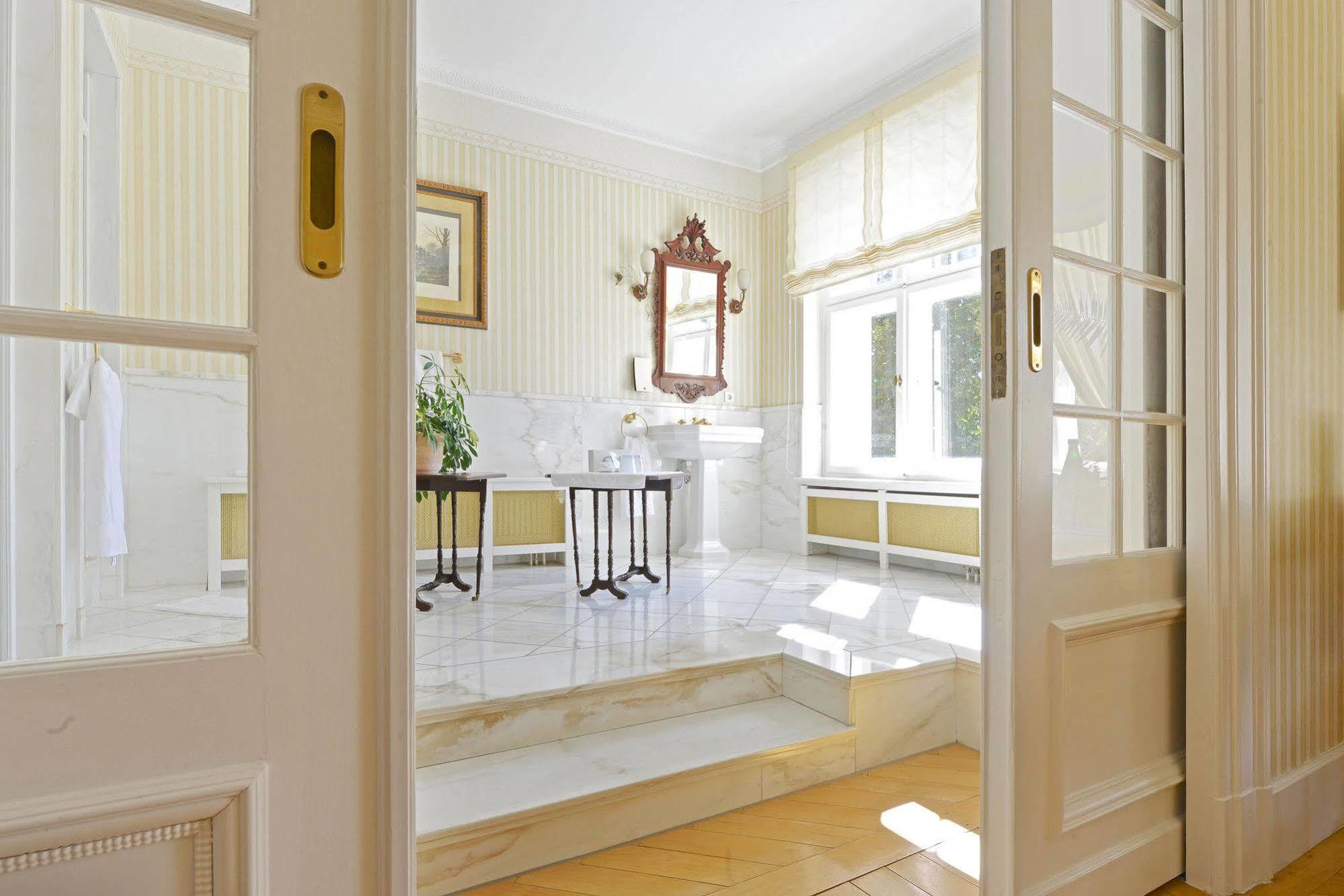 Schlosshotel Villa Westerberge 애세르슬레벤 외부 사진