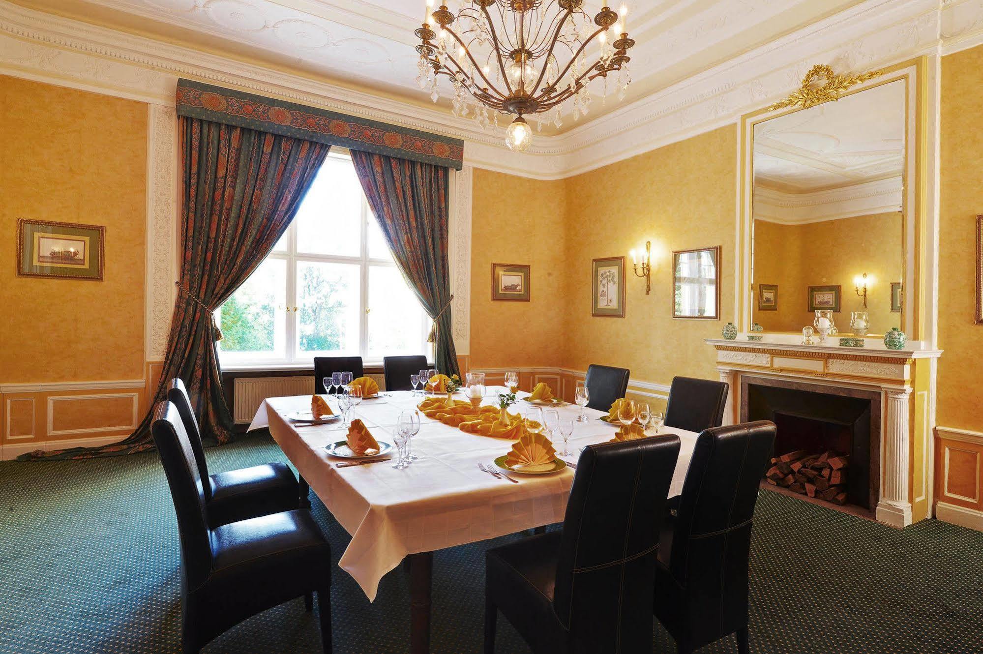 Schlosshotel Villa Westerberge 애세르슬레벤 외부 사진